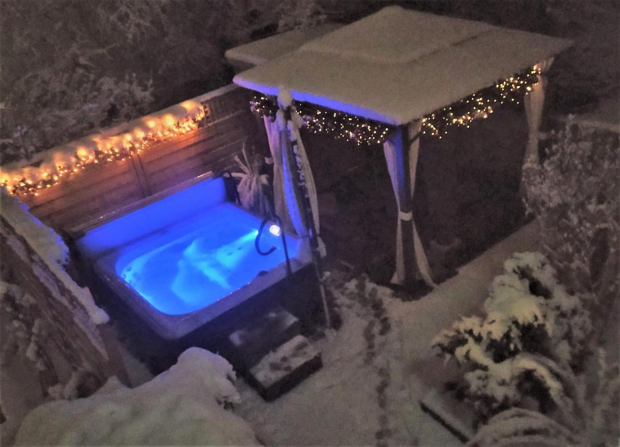 Mediterran-Skandinavisch - Outdoorwhirlpool Ganzjaehrig Burgthann Eksteriør bilde
